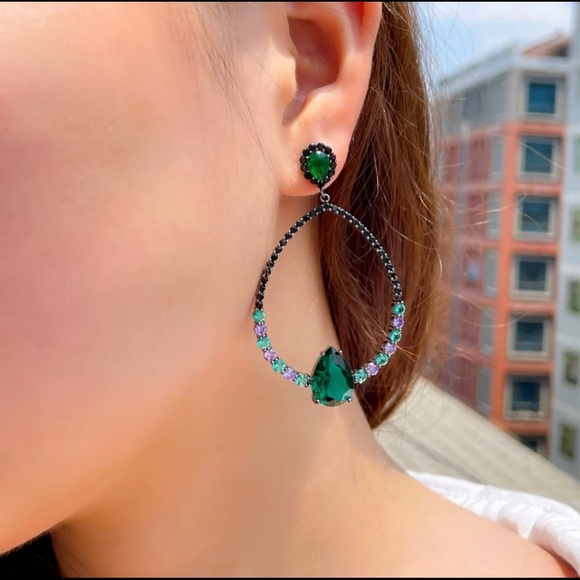 Green Gem Water Drop Earrings / Cubic Zirconia - Picture 1 of 8